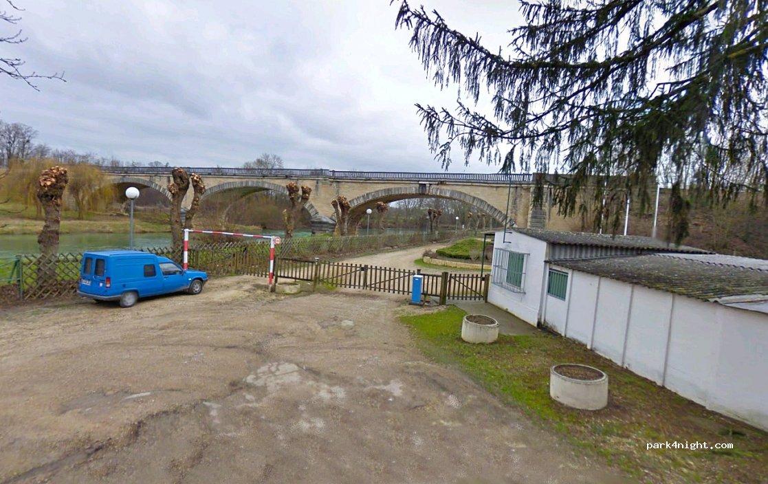 Aire de services et stationnement camping car 89600 Saint-Florentin - Foto 6