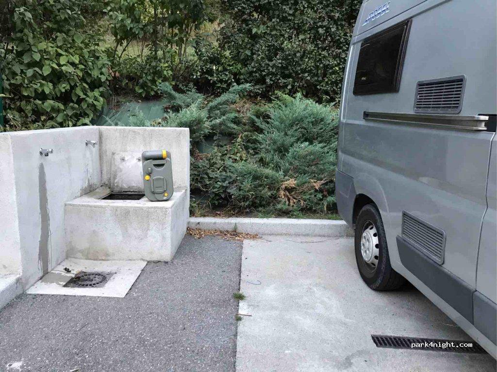 Aire de service et stationnement camping car