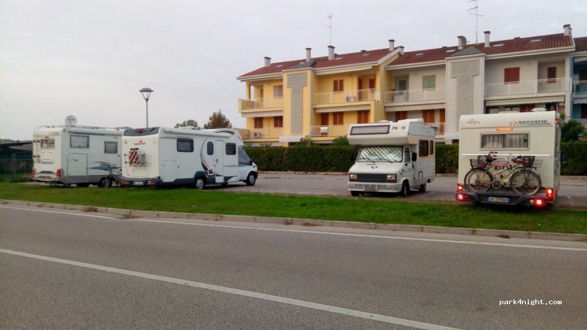 Camper Parking Area to the Parks - Foto 3