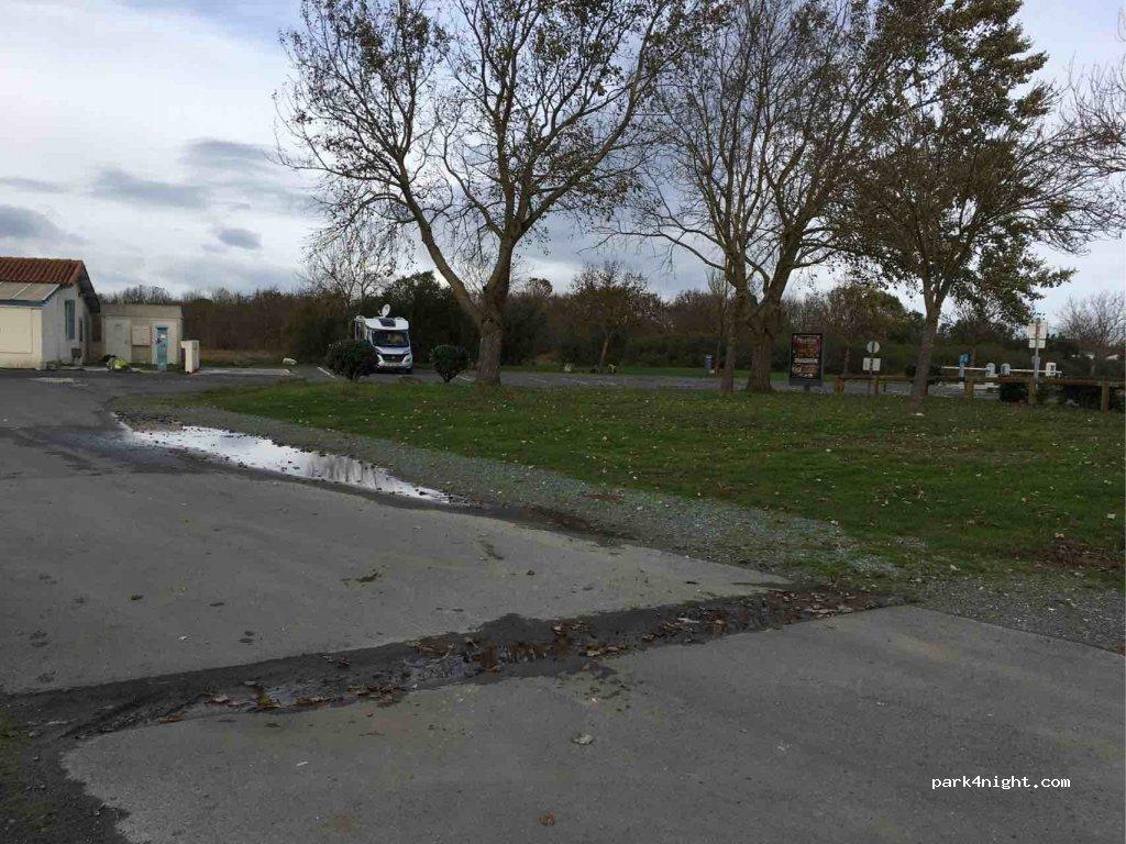Aire de camping-car municipale - Foto 4