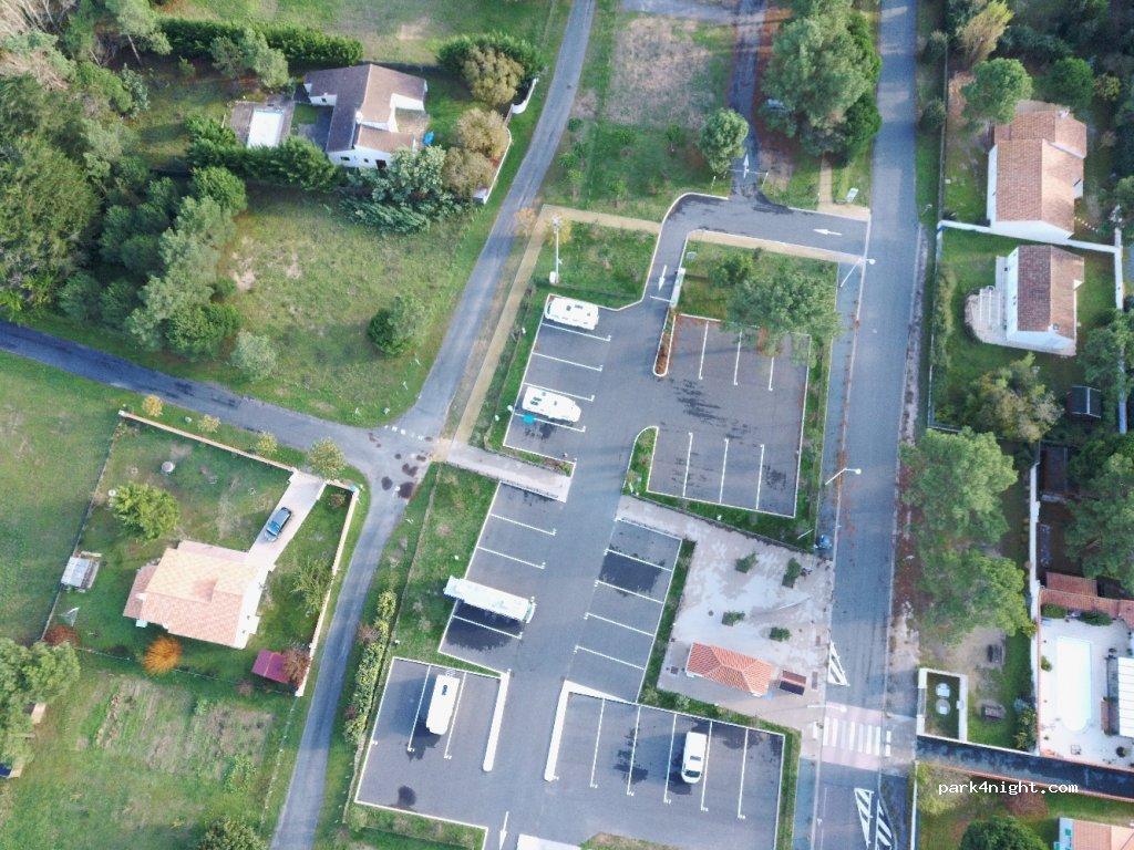 CAMPING CAR PARK area of ​​La Faute sur Mer, the Amourettes - Foto 2