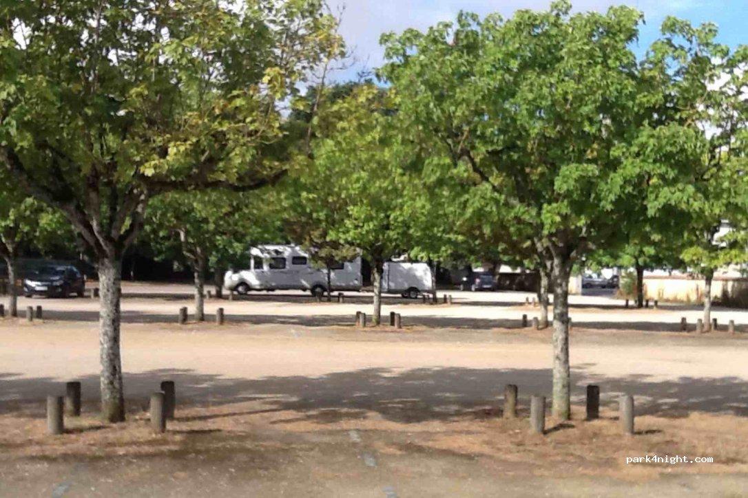 Aire de camping-car LEZAY - Foto 2