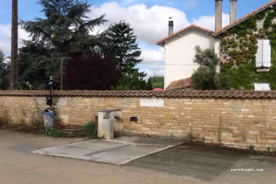 Aire de camping-car LEZAY - Foto 3