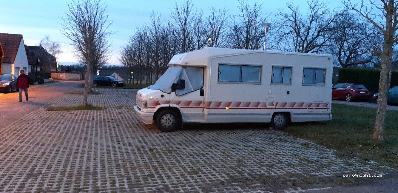 Terrain de Stationnement de Camping-cars d'Épineuil - Foto 6