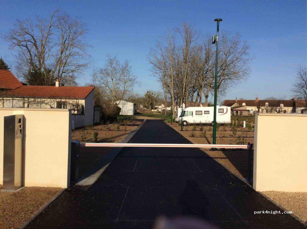 Aire de camping-car du Canal de Berry - Foto 4