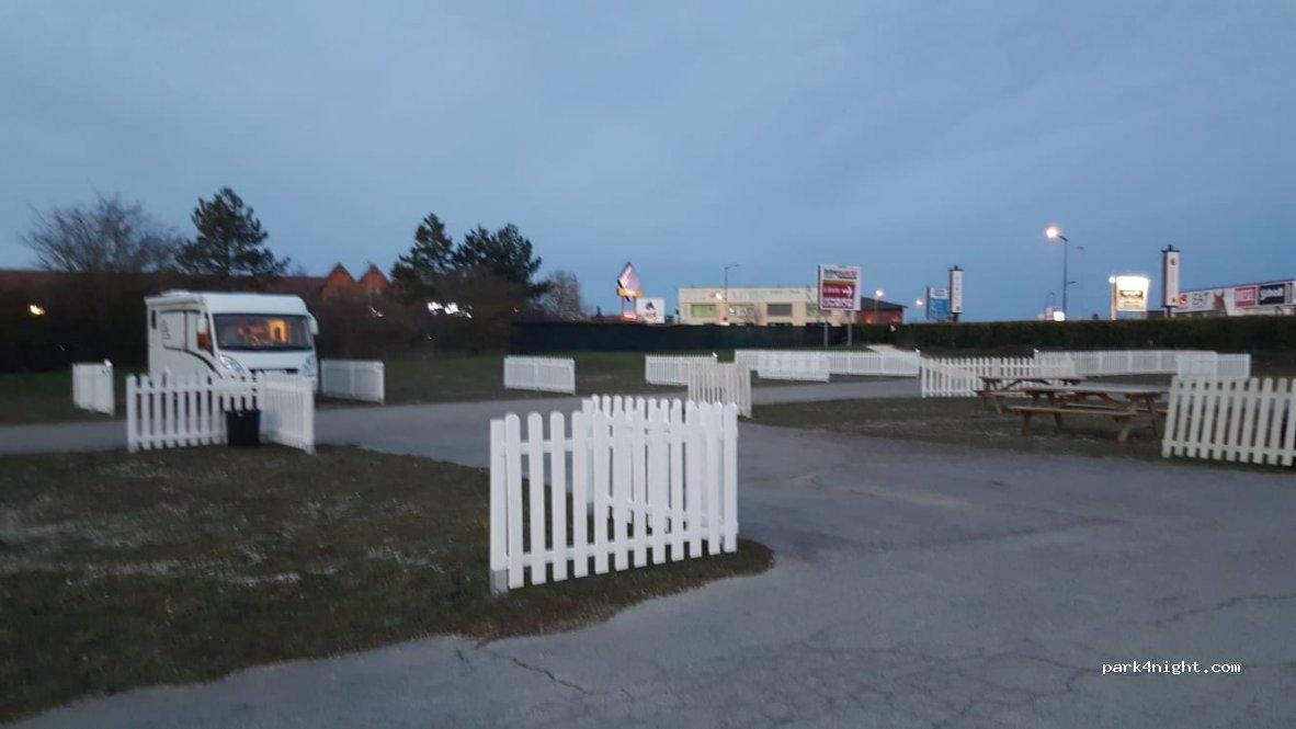 Aire camping-car Mc Arthur Glen Troyes - Foto 3