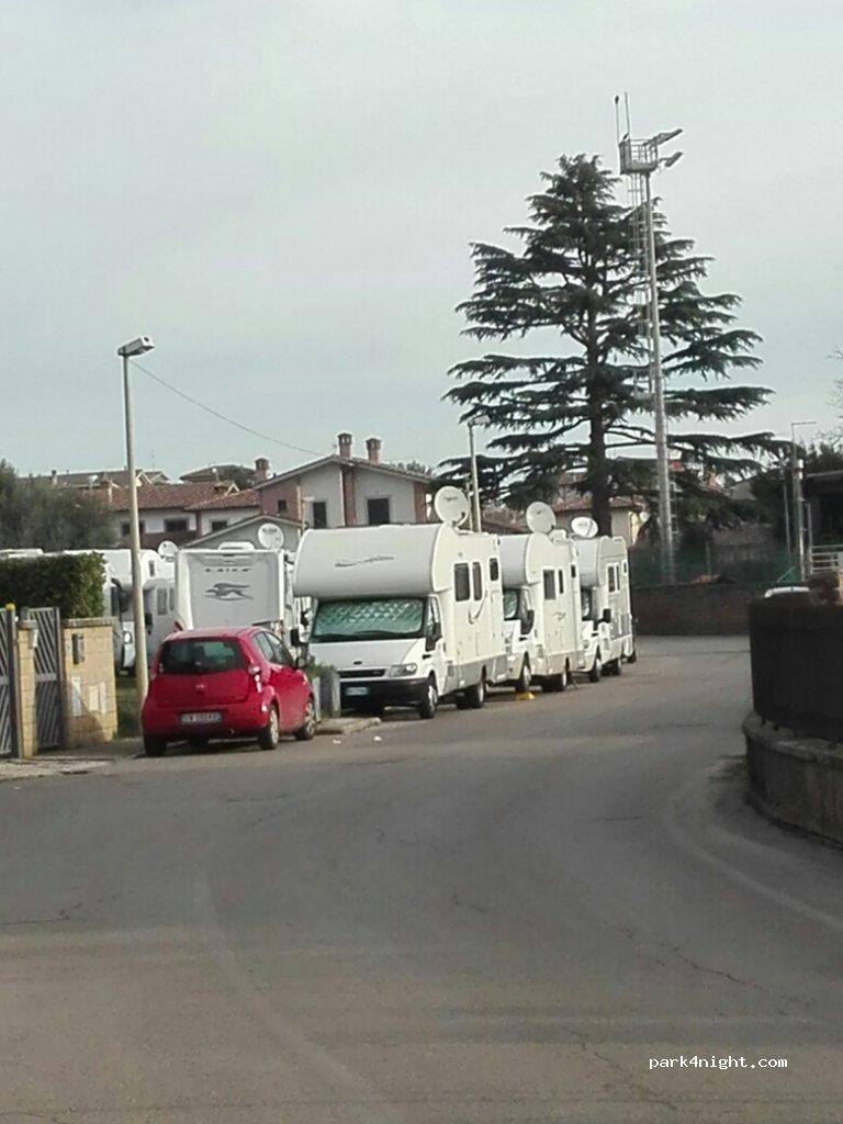 Area Sosta Camper 01037 Ronciglione VT - Foto 7