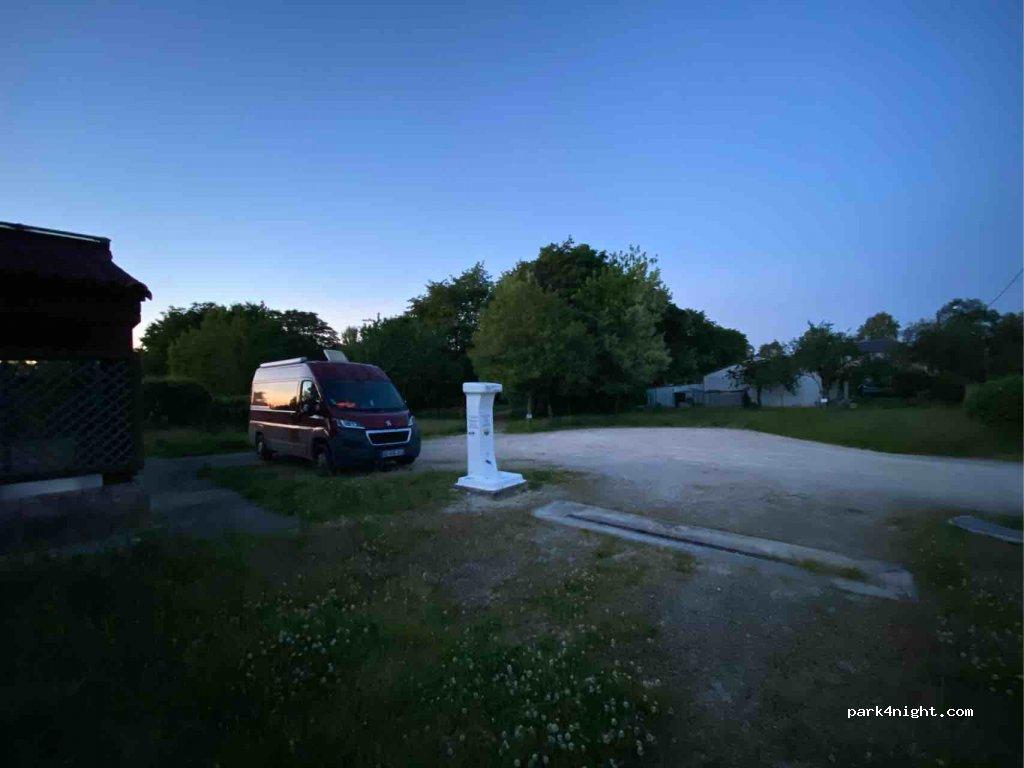 Aire de service pour camping-cars 79800 La Mothe-Saint-Héray - Foto 5