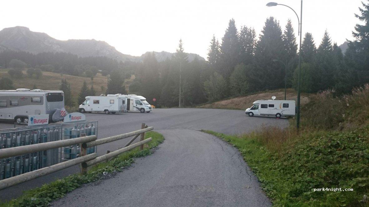 Aire de camping car Taninges - Foto 2