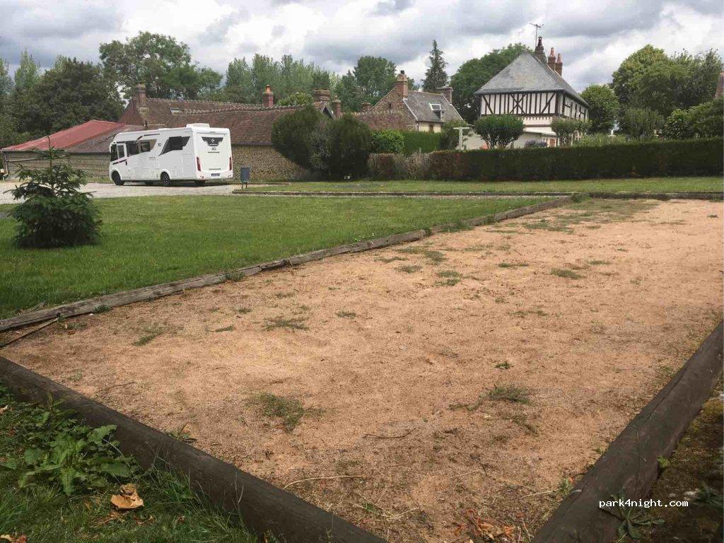 aire de services et stationnement camping cars 61300 Chandai - Foto 4