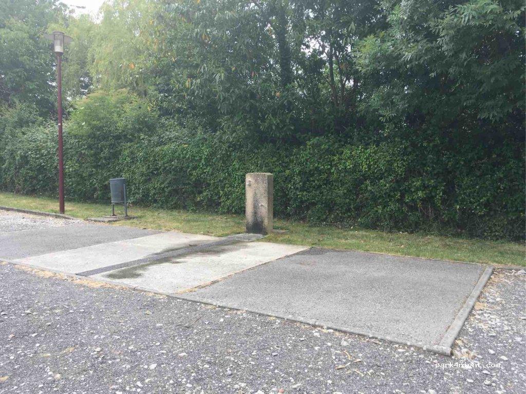 aire de services et stationnement camping cars 61300 Chandai - Foto 5