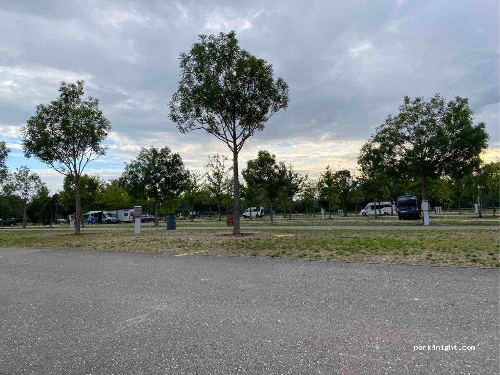 Tagesparkplatz für Camper am Europa-Park - Foto 3