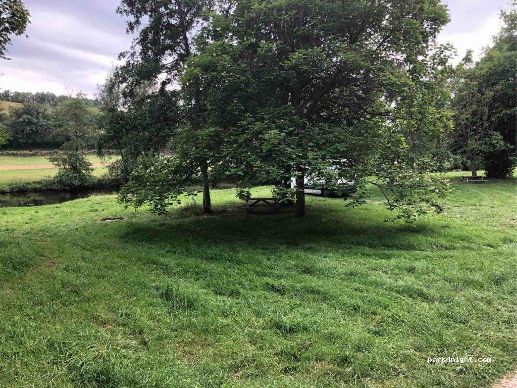 Aire de camping-car CHAMBON SUR VOUEIZE - Foto 2