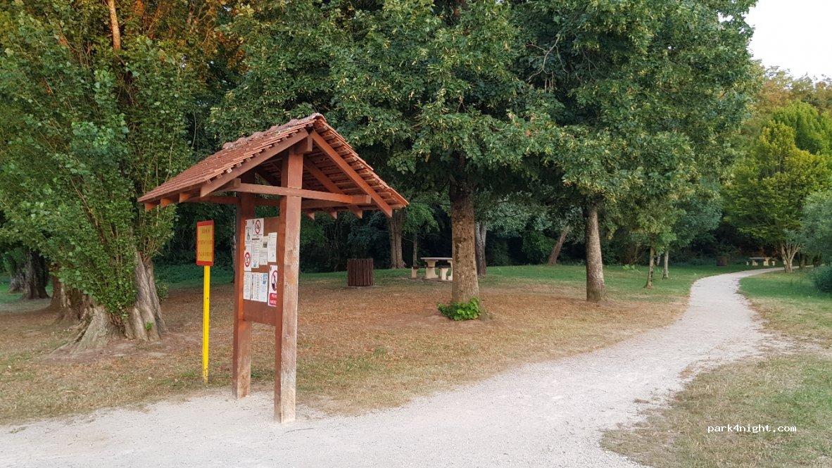 Aire de Campingcar 21760 Lamarche-sur-Saône - Foto 4