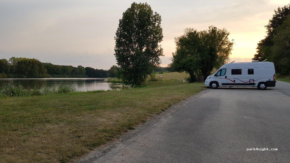 Aire de Campingcar 21760 Lamarche-sur-Saône - Foto 2