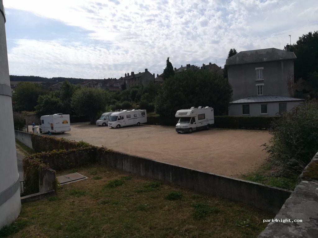 Aire de camping-car Bourganeuf - Foto 2