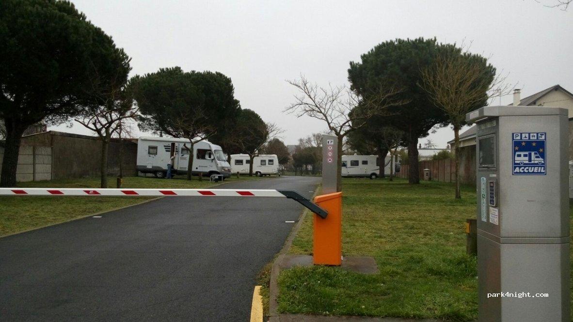 [AirePark] Aire de camping-cars Municipale Le Pouliguen - Réseau AireServices - Foto 4