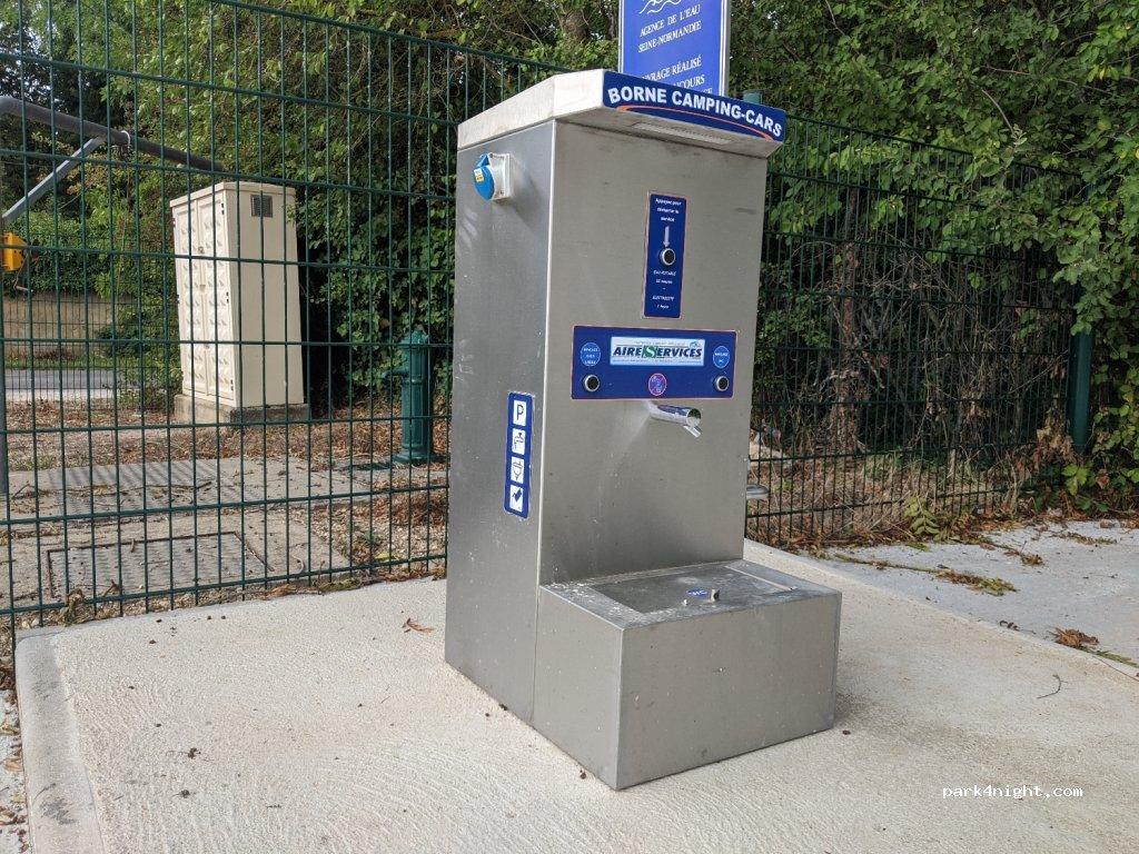 aire de services et stationnement camping cars 89260 Thorigny-sur-Oreuse - Foto 4