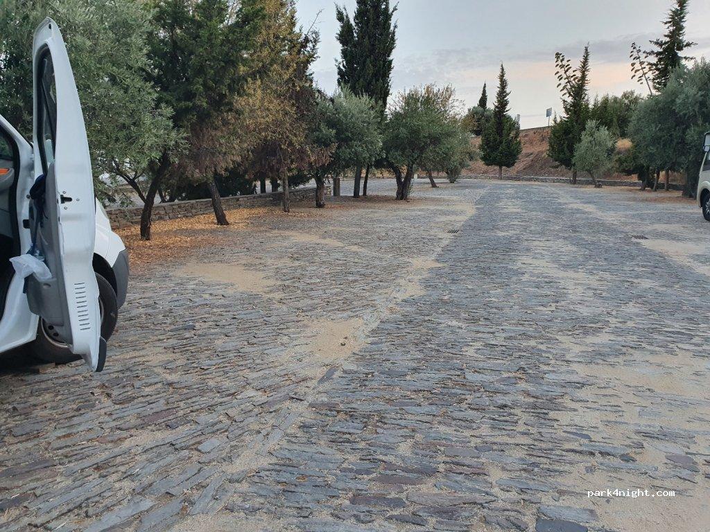 Parque Pernoita / Area de serviço Autocaravanas - Camper area - Foto 3