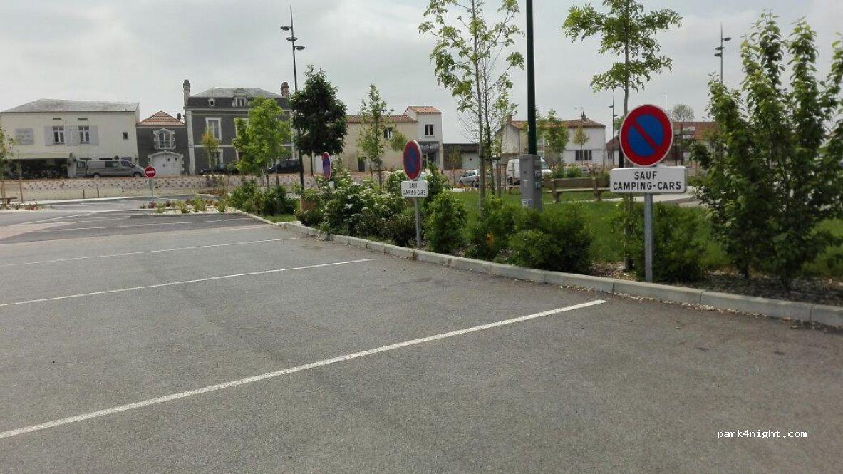 Aire de camping-car MAREUIL SUR LAY - Foto 2