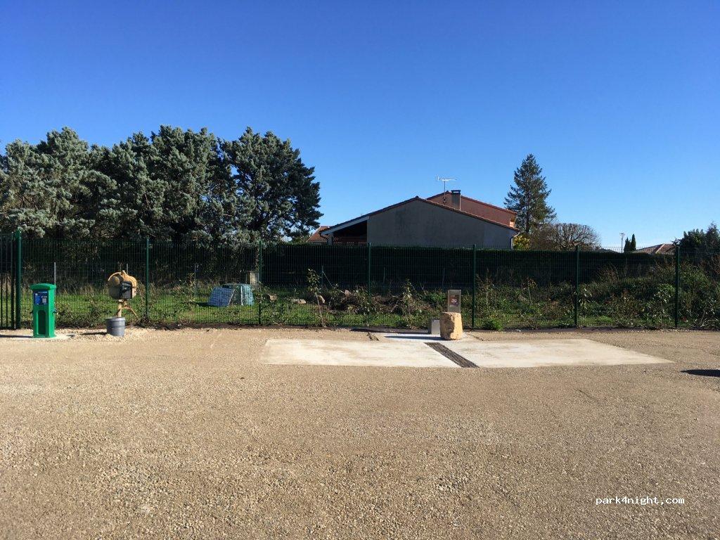 Aire de Camping-Cars "CampingCarNight des Pommiers" - Foto 2