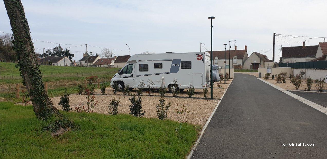 Aire de camping-car du Canal de Berry - Foto 2