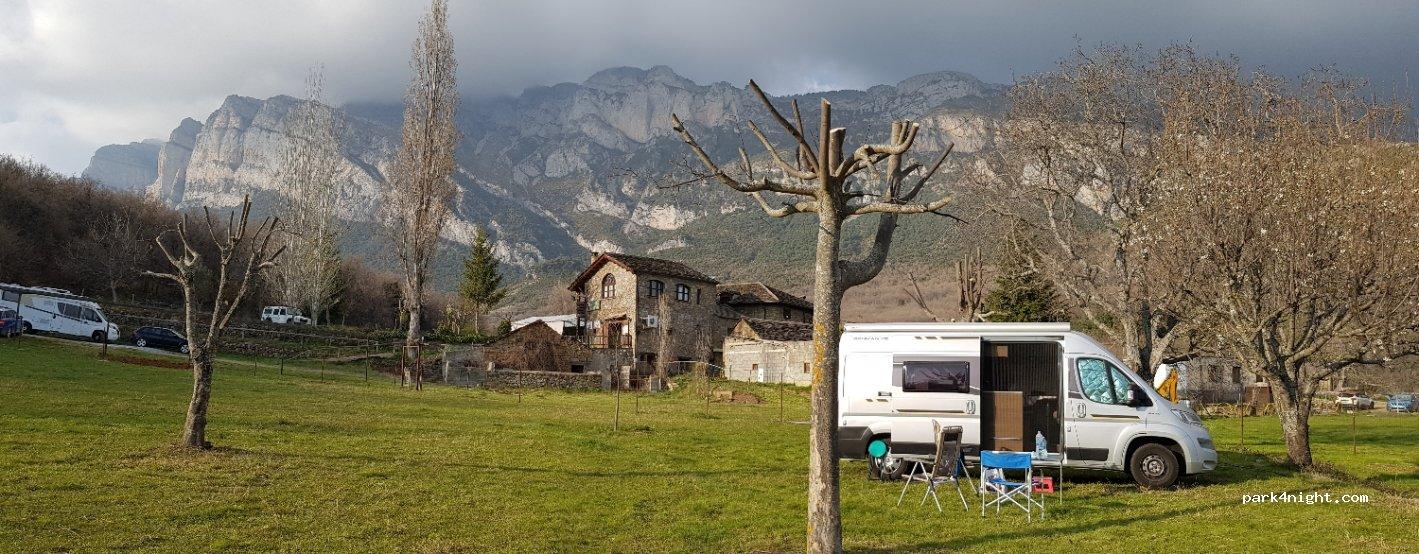 Acampada rural y área de autocaravanas El Plano - Foto 5