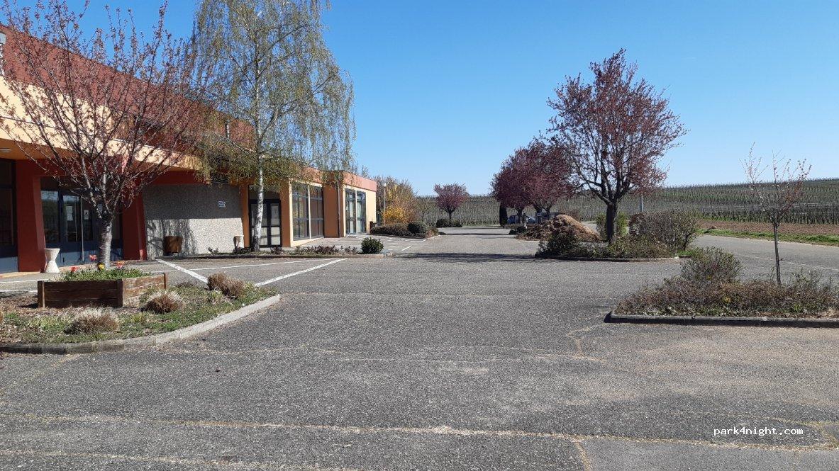 aire de stationnement camping cars 68630 Bennwihr - Foto 4