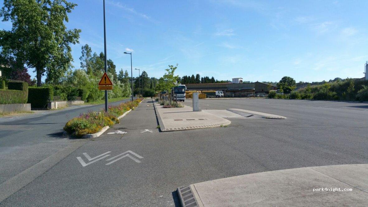 Aire de camping-car RIVIERES - Foto 4