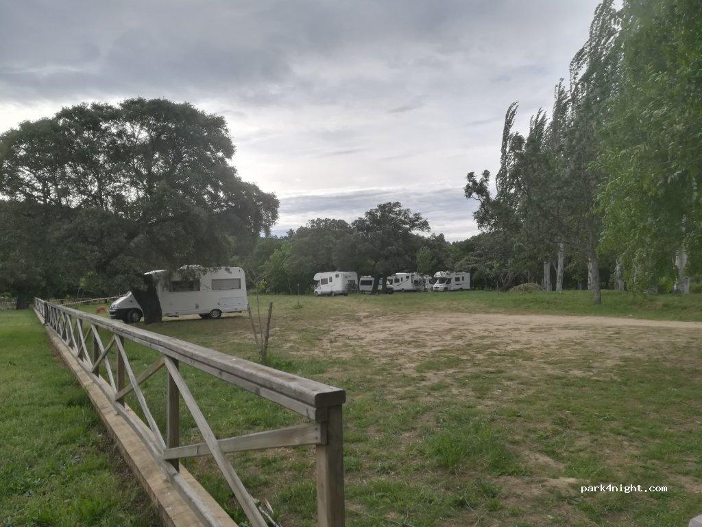 Área autocaravanas Cadalso - Foto 2