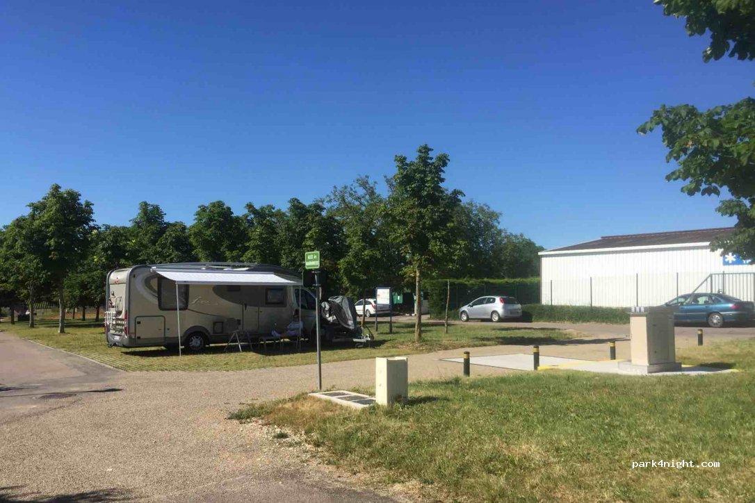 Terrain de Stationnement de Camping-cars d'Épineuil - Foto 5