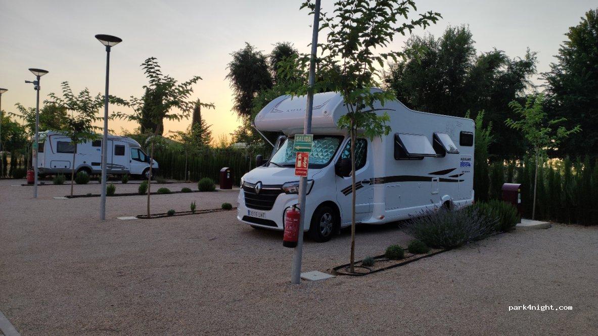 Parking Autocaravanas "Castillo Peñarroya" - Foto 2
