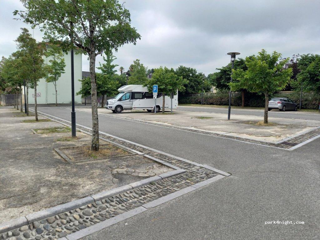 Aire pour camping-cars 64400 Oloron-Sainte-Marie - Foto 3