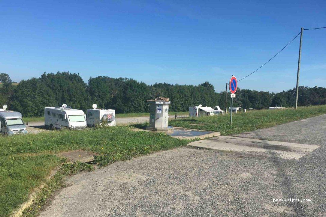 Área de autocaravanas Lannemezan - Foto 7