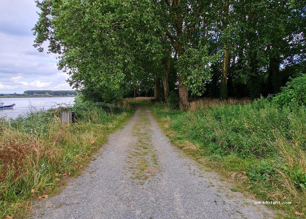 Aire de camping-car LE PELLERIN - Foto 3