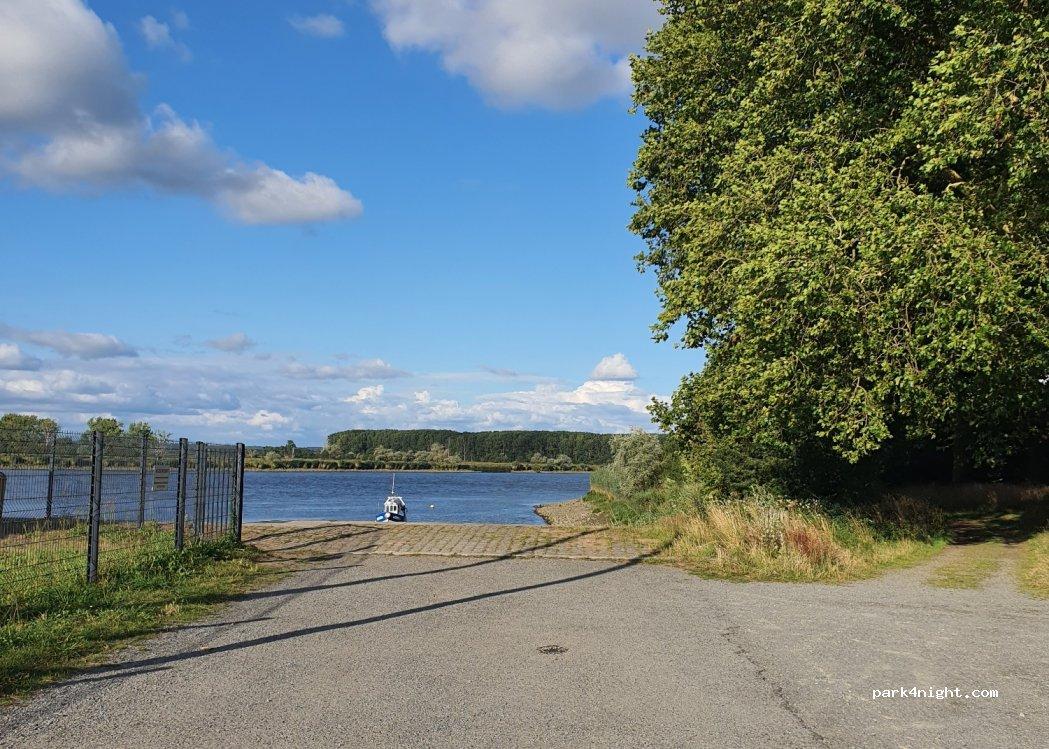 Aire de camping-car LE PELLERIN - Foto 2