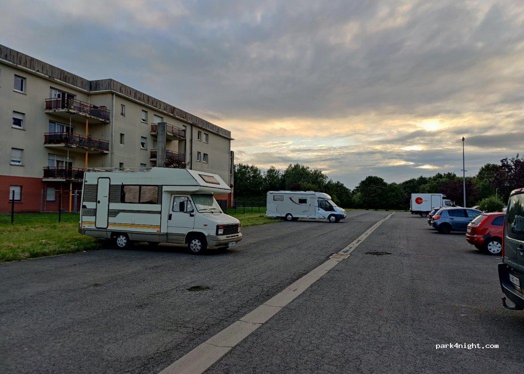 aire de services et stationnement camping car 54400 Longwy - Foto 3