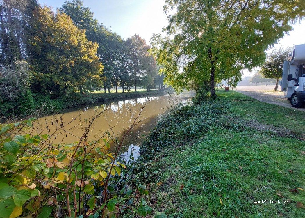 La-Ferté-Saint-Cyr Motorhome Services - Foto 7