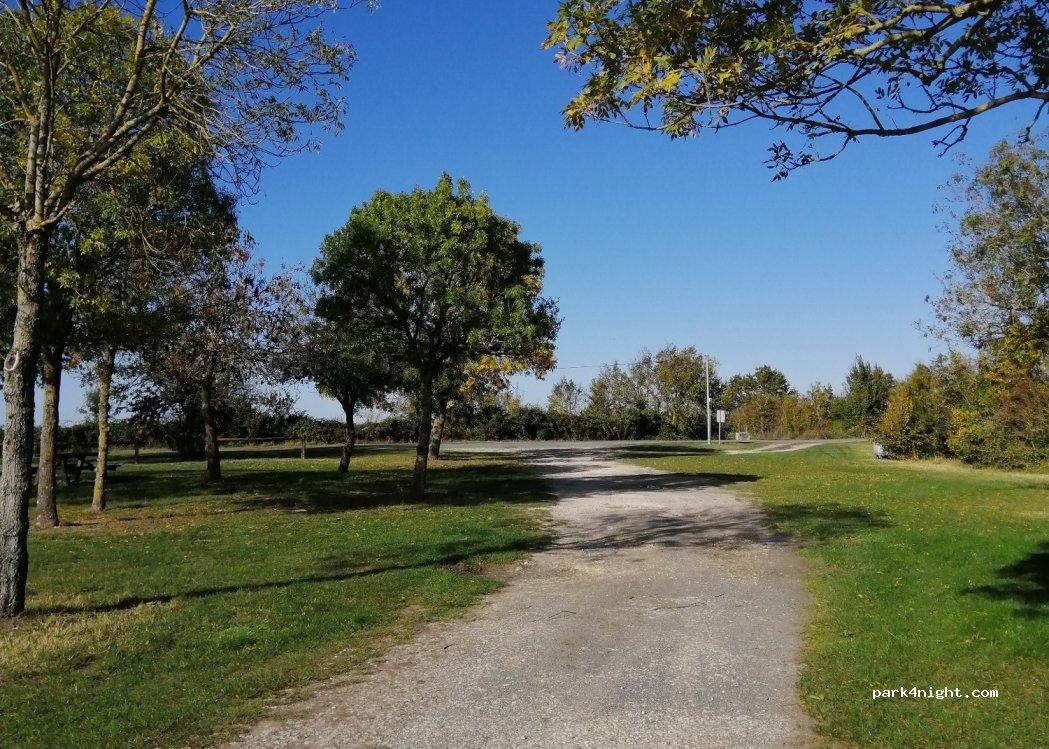 Aire de camping-cars de Marennes-Hiers-Brouage - [AireServices] Place Brassens - Foto 7