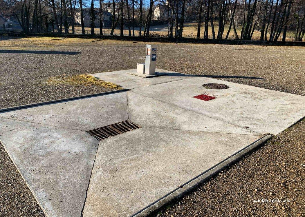 Aire de camping-car STE GENEVIEVE SUR ARGENCE - Foto 2