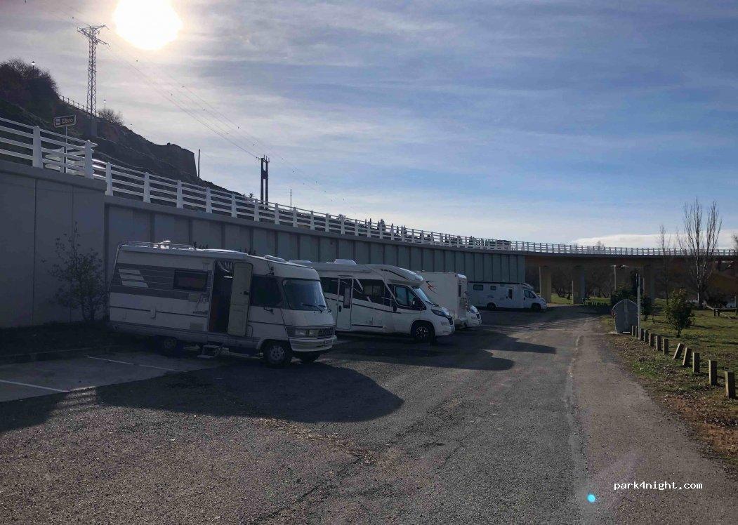 AREA SERVICIO AUTOCARAVANAS ENTREPUENTES - Foto 2