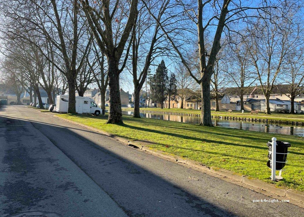 Aire de Camping-Car Mehun - Foto 4