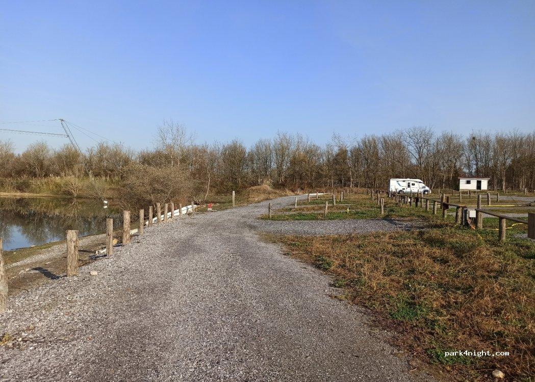 Aire de camping-car domaine du lac de Sames [AIREPARK] - Foto 4