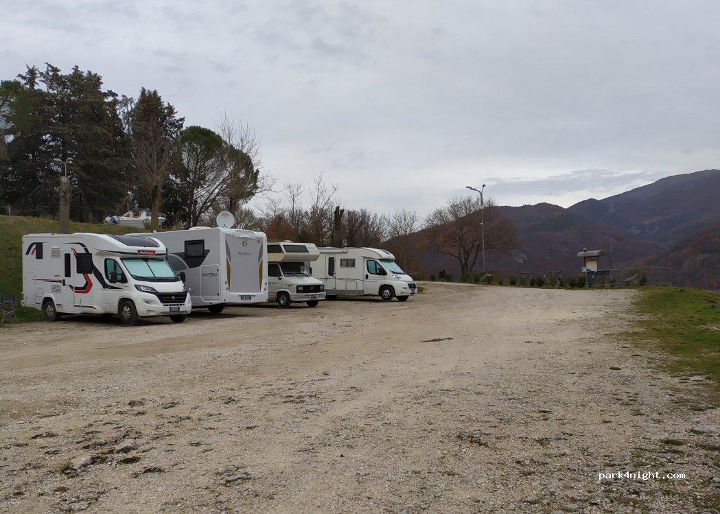 Area Sosta Camper "Lago del Turano" Castel di Tora - Foto 3