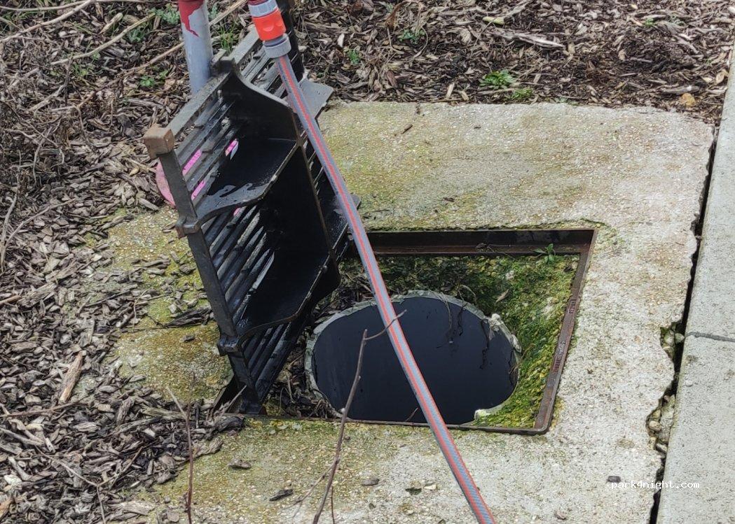 aire de services et stationnement camping cars 89210 Bellechaume - Foto 6