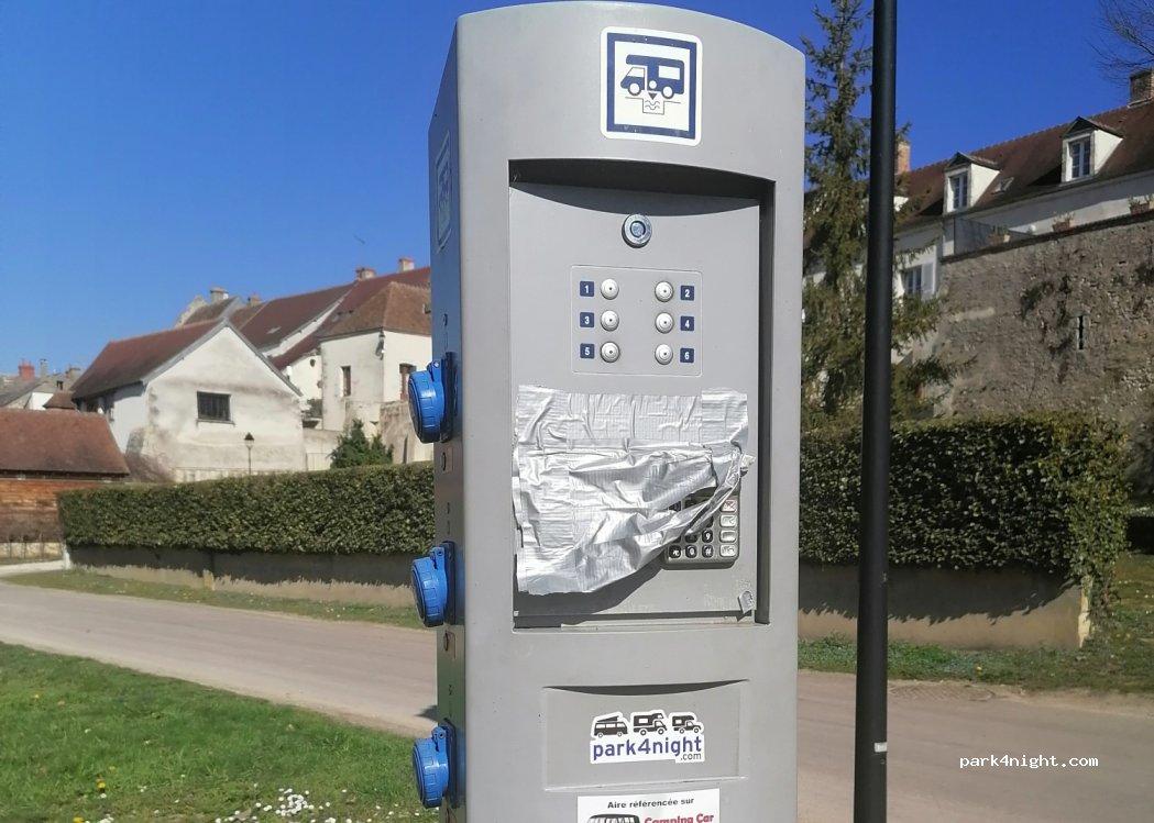 Aire de camping-car Bonny-sur-Loire (Free) - Foto 3