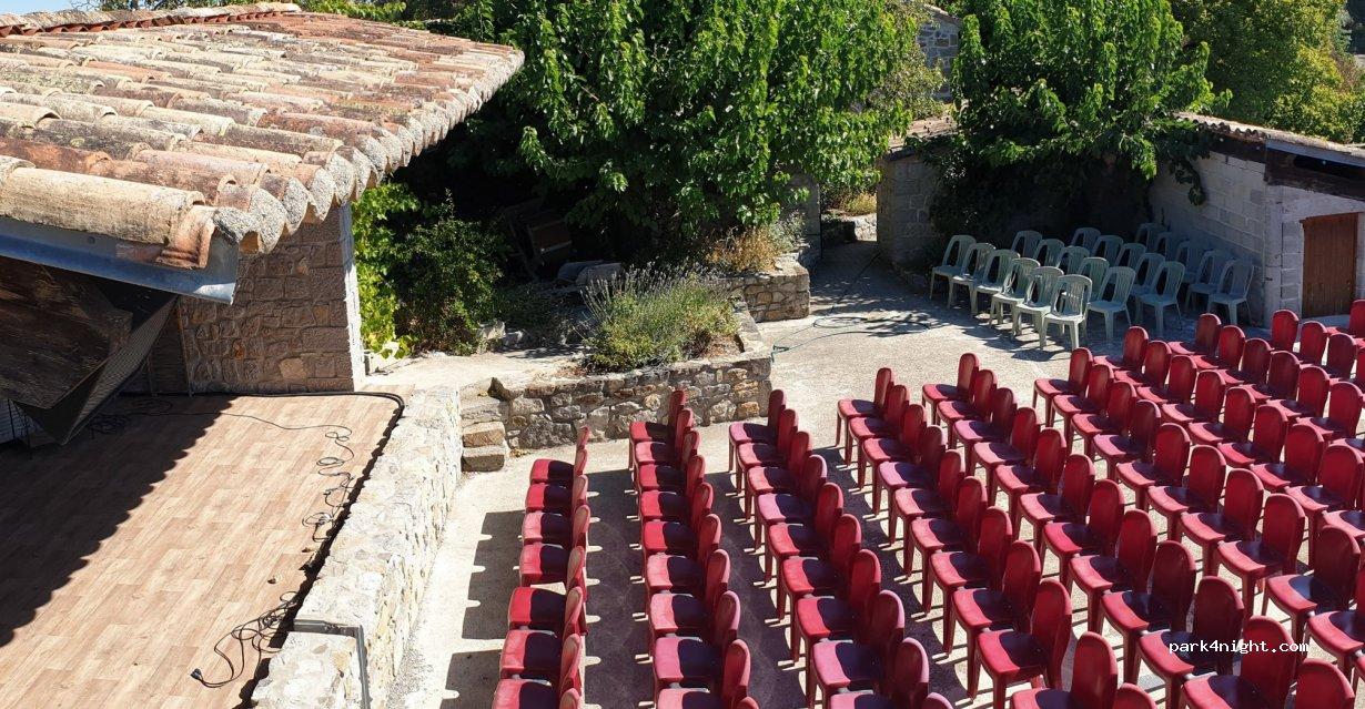 Aire camping car de La Ferme Théâtre - Foto 5