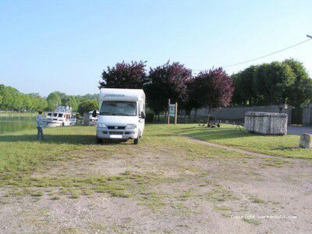 Camperplaats Nuits - Foto 7