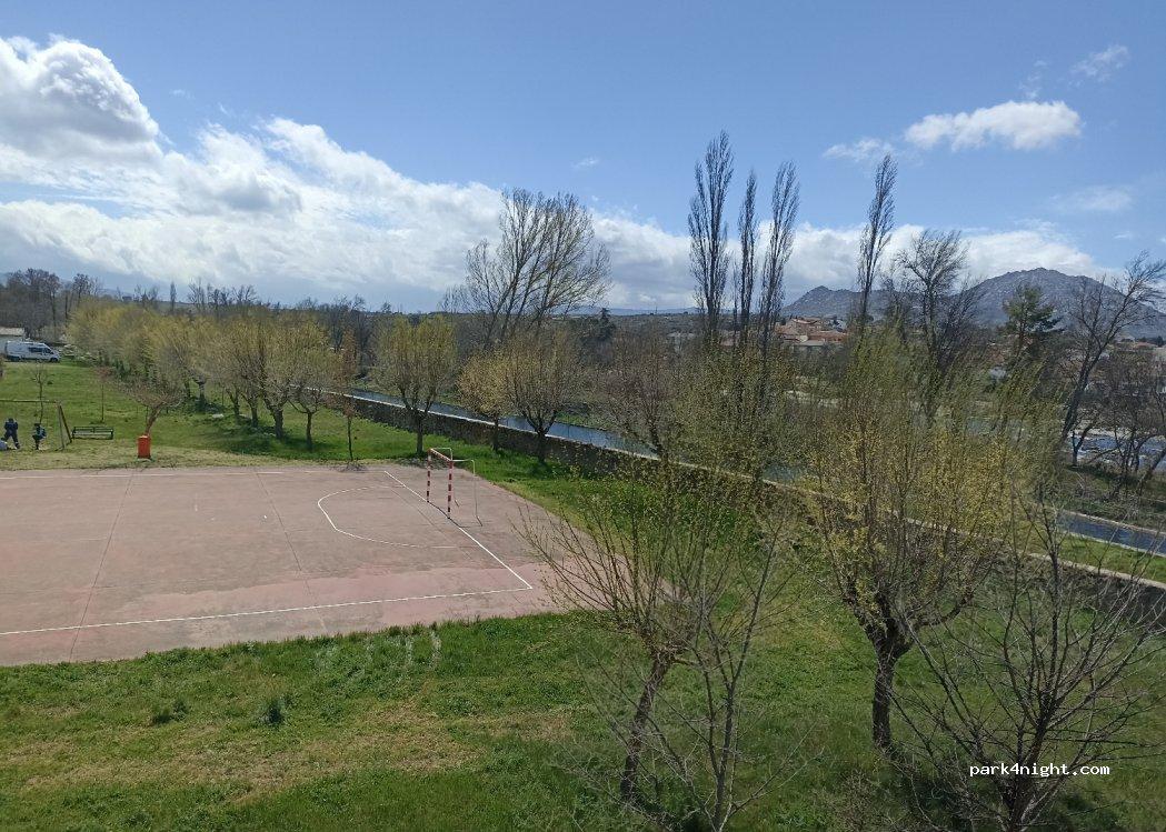 Área de autocaravana Piscina Natural Río Tormes - Foto 2