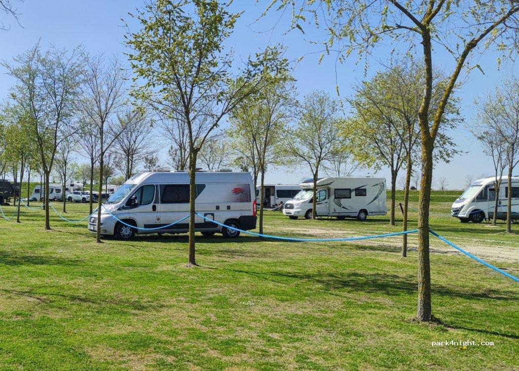 Camper Parking Area to the Parks - Foto 2